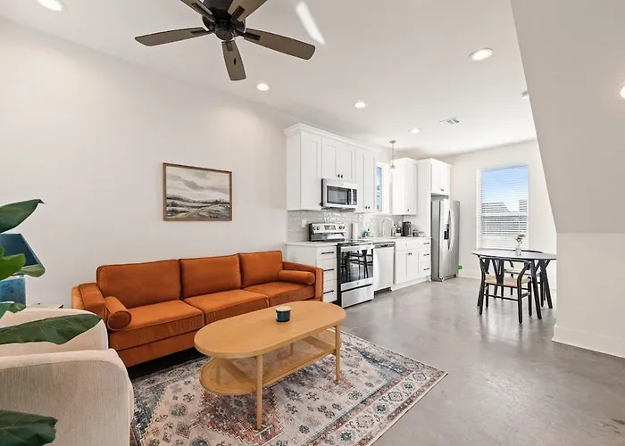 Swamp House Luxury Amenities Chic New 65 Inch Tv