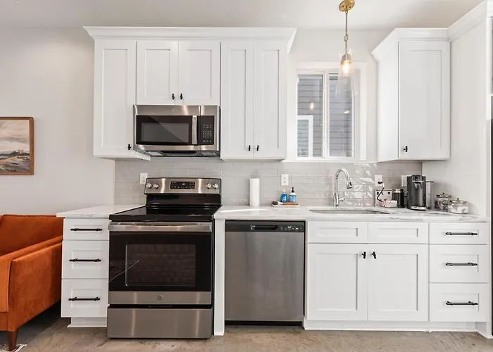 Swamp House Luxury Amenities Chic New 65 Inch Tv