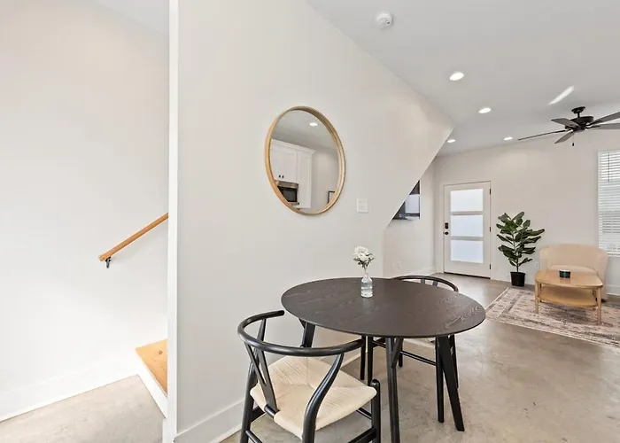 Swamp House Luxury Amenities Chic New 65 Inch Tv Appartement *
