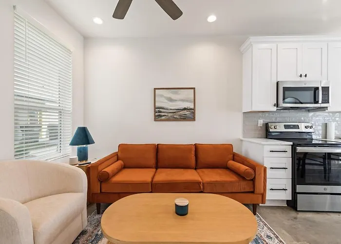Swamp House Luxury Amenities Chic New 65 Inch Tv *