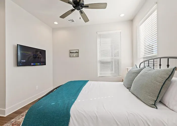 Appartement Swamp House Luxury Amenities Chic New 65 Inch Tv Lafayette