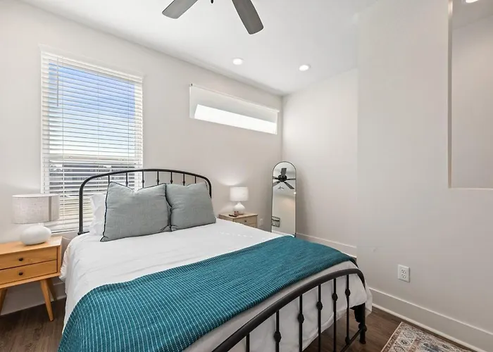 Appartement Swamp House Luxury Amenities Chic New 65 Inch Tv Lafayette