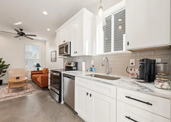 Swamp House Luxury Amenities Chic New 65 Inch Tv